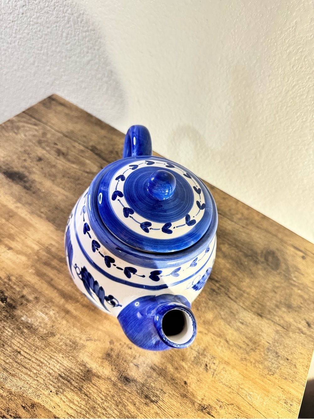 Young’s 1997 Hand-Painted Blue & White Ceramic Teapot - Picture 8 of 11